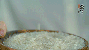 大米、糯米混合上電飯鍋蒸熟。