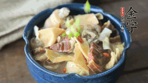 加翠綠的蔥花點(diǎn)綴一下就可以啦。