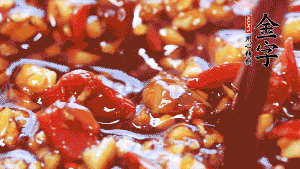 加入蒜末后攪拌均勻，讓每一種味道更加融合。(這個醬汁是不是看起來很誘人啊^_^)