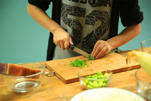 當然，如果你愛吃蔥，可以切點蔥花加入。