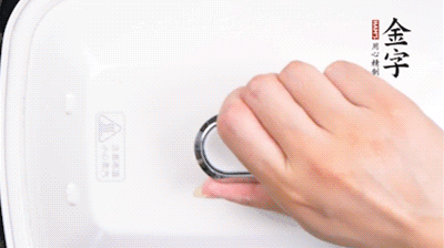 大火煮開后，再上鍋中火蒸20分鐘，出鍋后撒上蔥花。