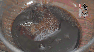 調(diào)配醬汁：耗油、生抽、老抽、糖、鹽、清水?dāng)嚢杈鶆颉?>
					</div>
					<span>步驟 3/5</span>
					<p>調(diào)配醬汁：耗油、生抽、老抽、糖、鹽、清水?dāng)嚢杈鶆颉?/p>
				</li><li>
					<div   id=