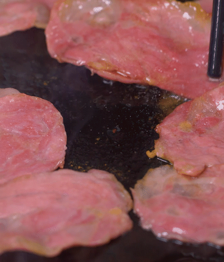 金字淡火腿用黃油/橄欖油煎熟。