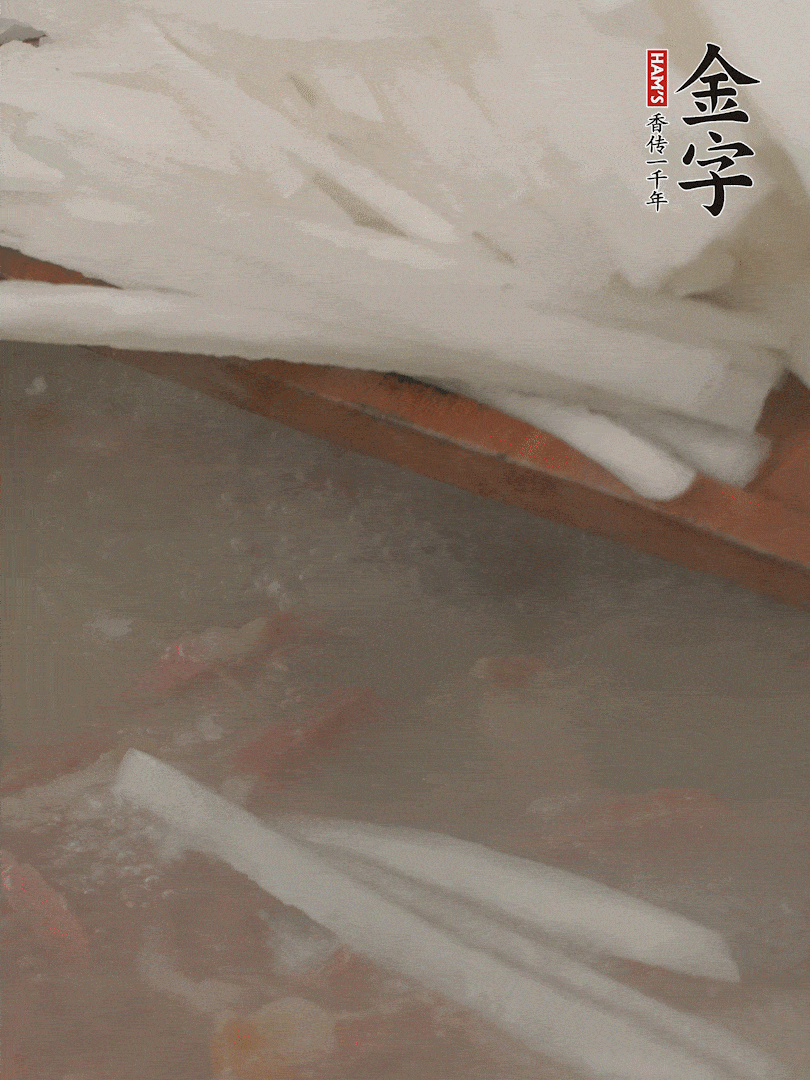 放蘿卜絲，燉5分鐘。