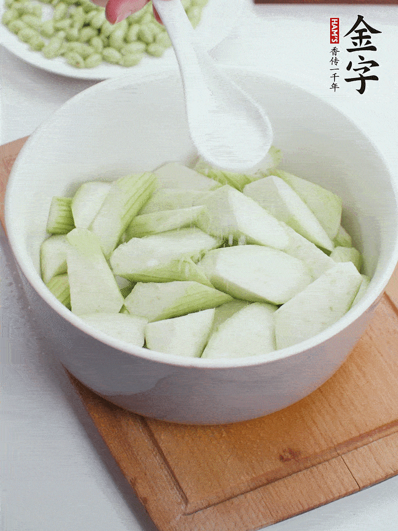 水中加1勺鹽浸泡，防止變黑。