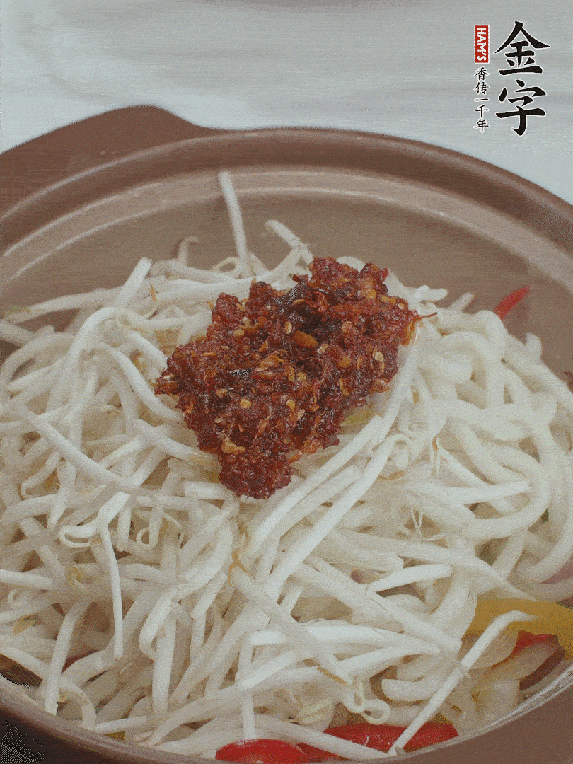 加2大勺金字火腿XO醬翻炒。