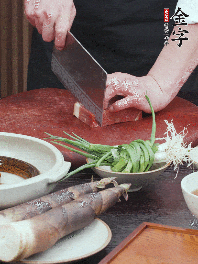 金字火腿切片；姜切片。