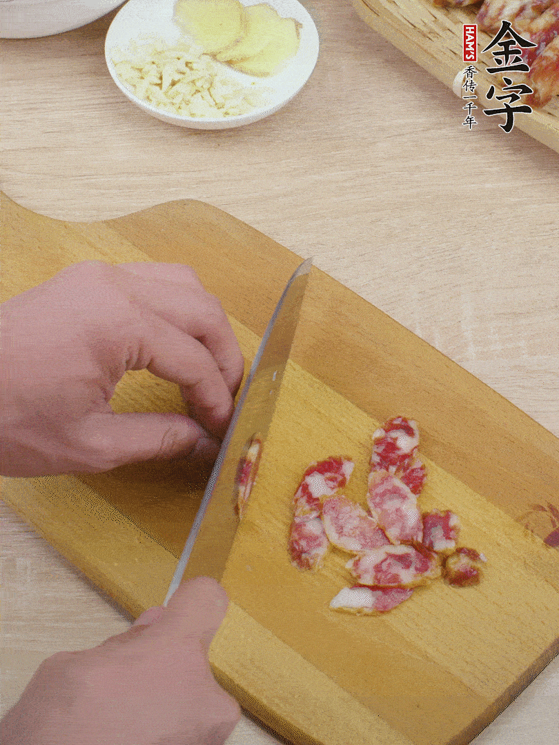 金字土香腸切片。