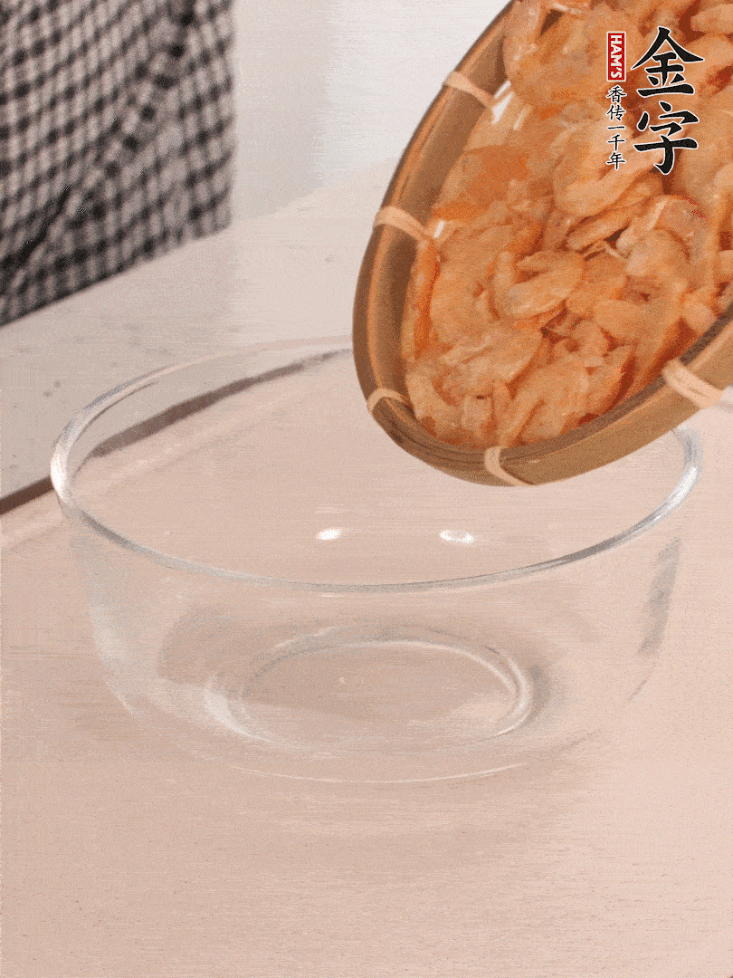 海米提前用溫水浸泡一會。