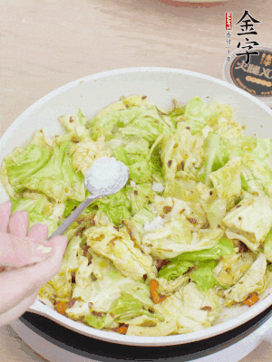 一點(diǎn)鹽、糖調(diào)味。