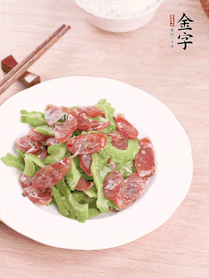 一小撮糖調(diào)味。