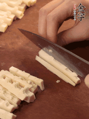 春筍、香菇分別切丁。