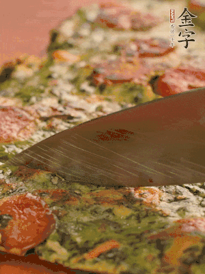 小火煎3分鐘后翻面，蓋蓋兒燜2分鐘。