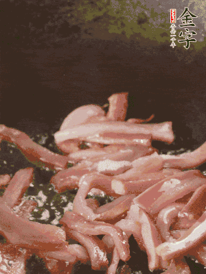 再放豌豆苗翻炒均勻。