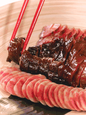 香腸、醬肉適合切片、醬鴨適合切塊。