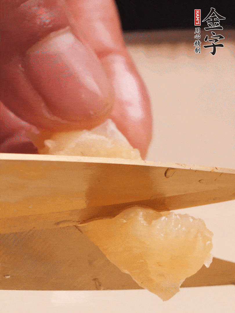 取出放入清水中，清洗表面，再剪成小段