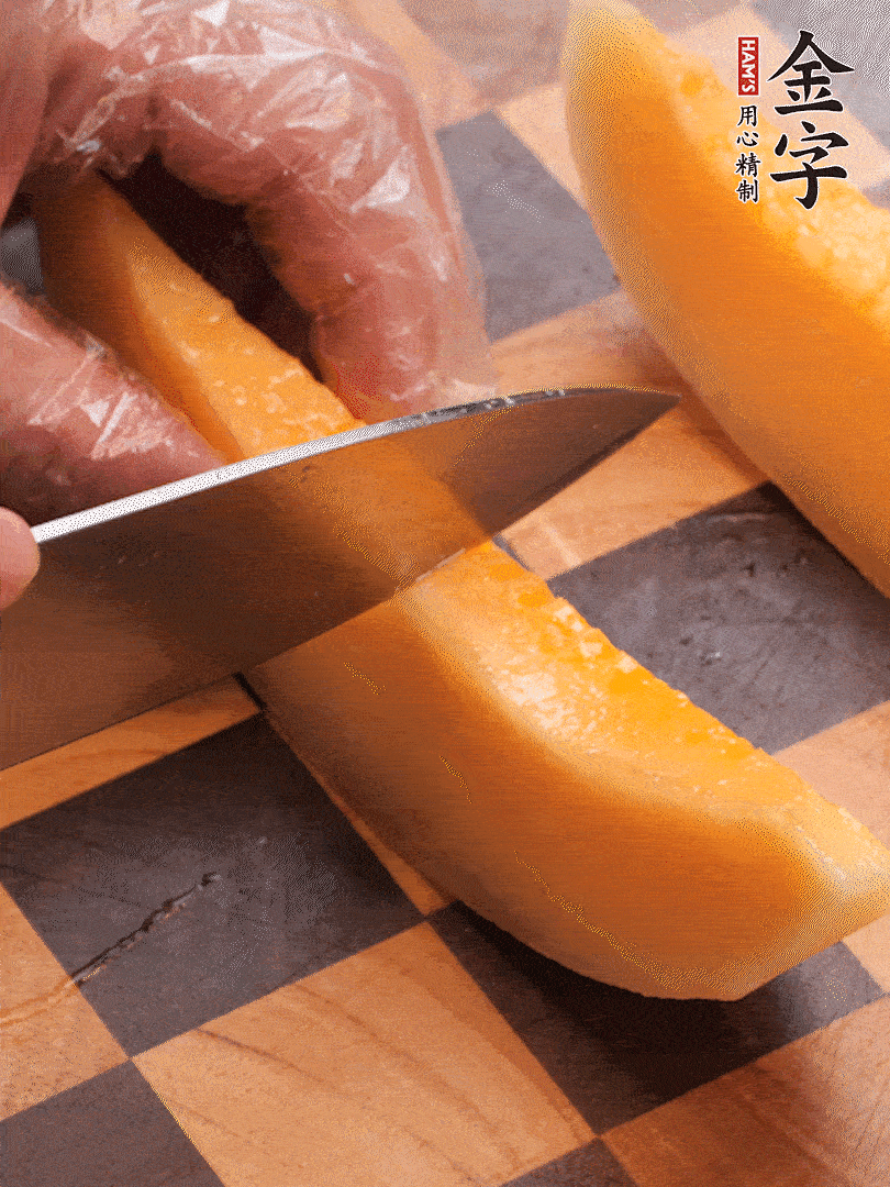 火腿包裹哈密瓜，按圓形擺放