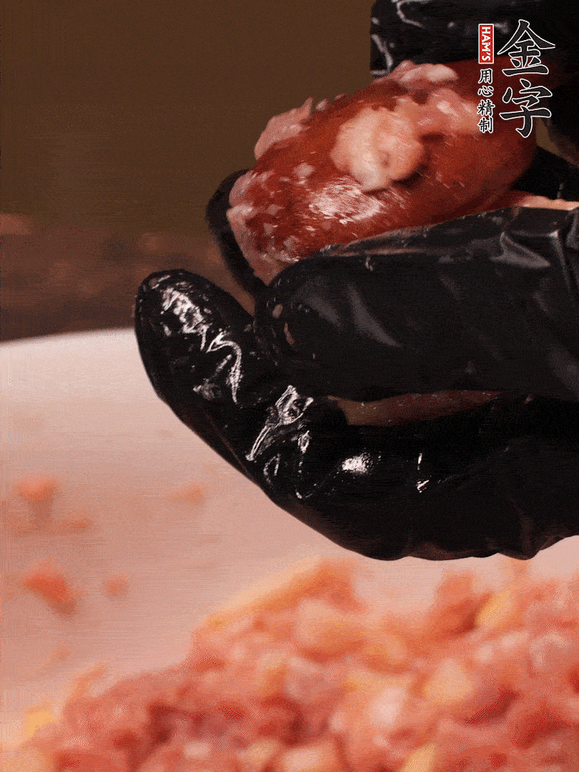 攪拌上勁，15g食用油，再攪拌一下，分成30g小圓球，冰凍1小時(shí)