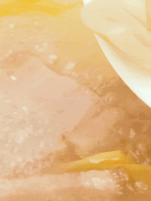 金字咸肉、火腿、春筍 通通放入鍋中小煮30分鐘