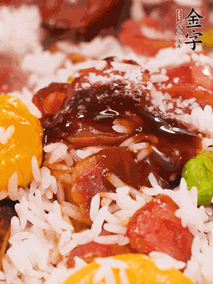 調(diào)醬汁，把蠔油：生抽：老抽：香油按1:2:1:0.5的比例。