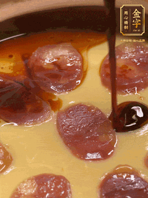 再撒上蔥花，生抽，芝麻油