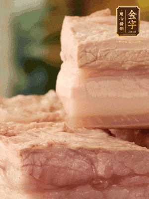 改刀切成立方塊，棉繩綁緊