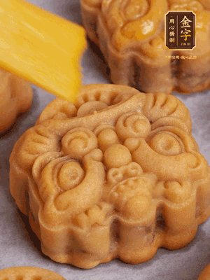 冷卻5分鐘刷上蛋液，160℃再烤10分鐘，回油1晚更香