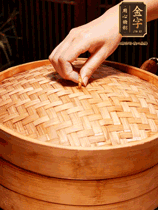 麻辣香腸蒸10分鐘，切成片，蒜苗切斜段，姜蒜干辣椒小米椒切碎