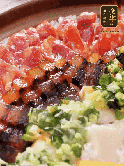 淋上蔥姜醬和少許醬油，攪拌均勻