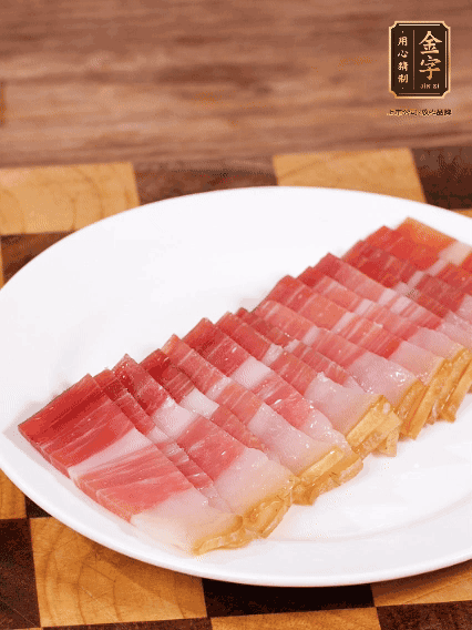 金字火腿煮熟切薄片