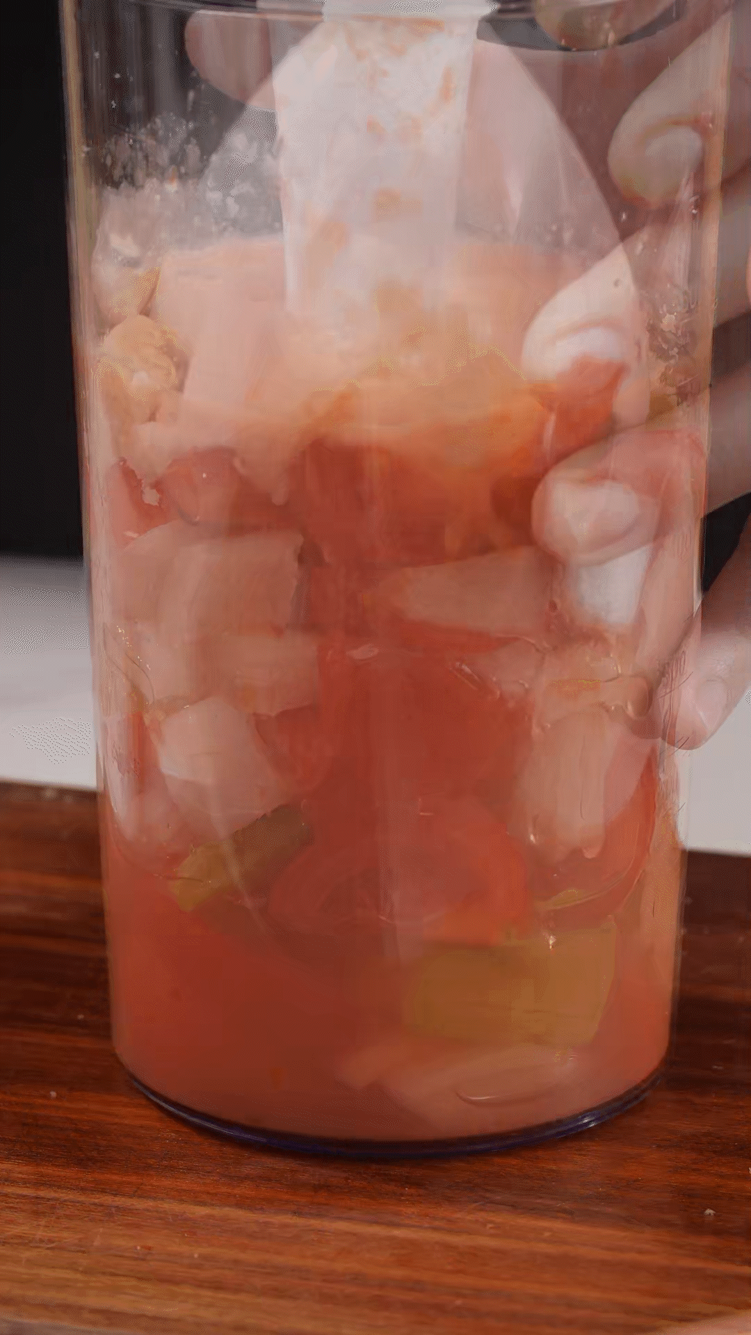 加入水、橄欖油、蘋果醋