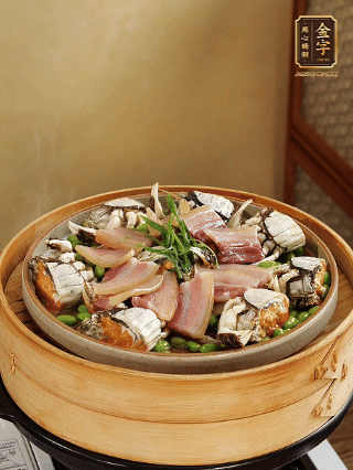 上鍋蒸15分鐘后，放蔥絲，潑熱油