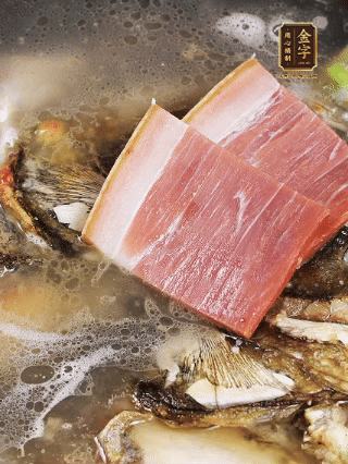 大火燒開，大火煮10~15分鐘。放入切好的豆腐，再煮5分鐘大火燒開，大火煮10~15分鐘。放入切好的豆腐，再煮5分鐘